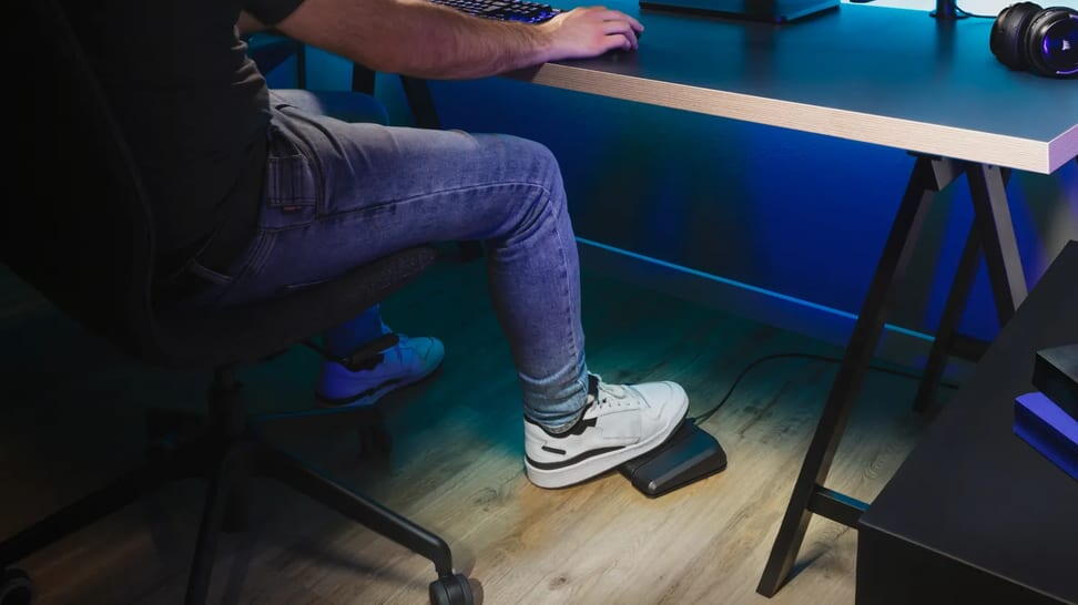 Stream Deck Pedal folosit în fluxul de lucru